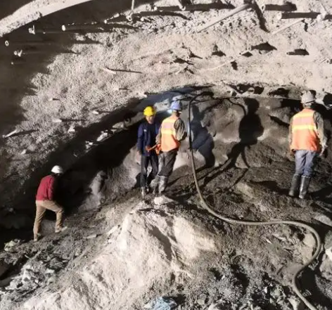 凉城拱顶带模注浆料的施工流程及注意事项